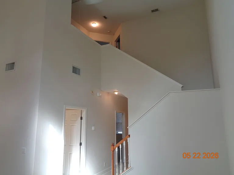 210 Woodhouse Ln — Photo 7