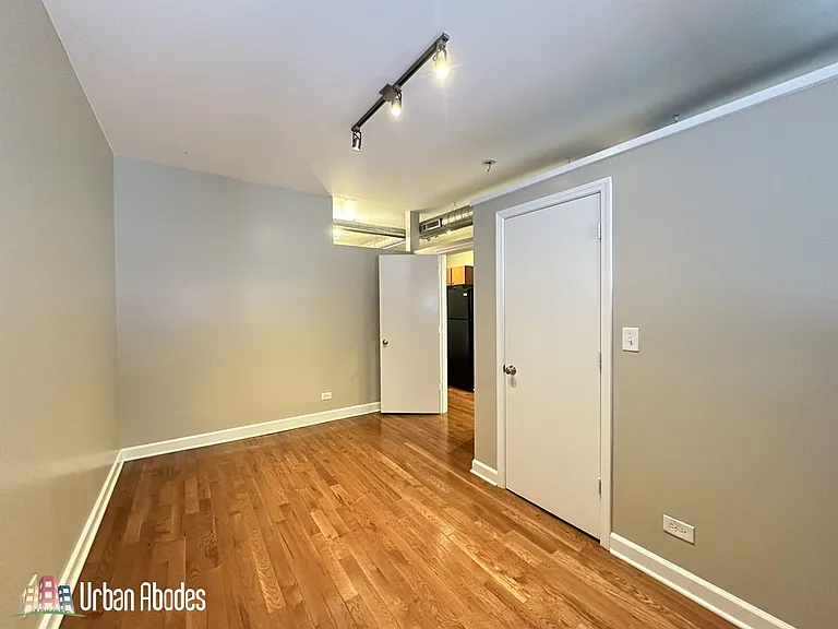 6830 N Sheridan Rd #305 — Photo 5
