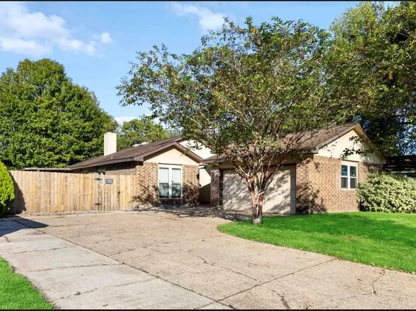 6117 Fox Ridge Drive, Angleton, TX 77515