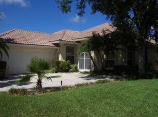220 E Tall Oaks Cir, Palm Beach Gardens, FL 33410