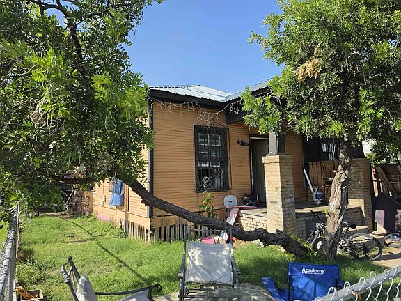2nd image of 1120 Scott St