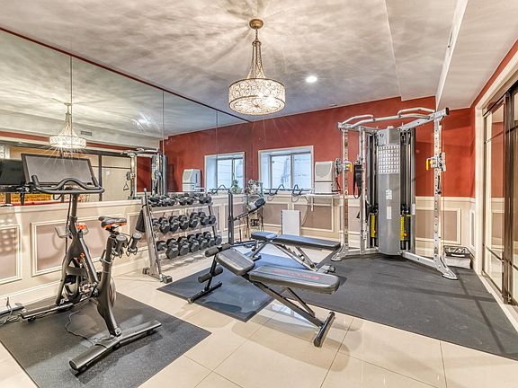 5th image of 36 Kensington Cir