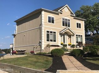 1415 Beach Dr, Lake Orion, MI 48360