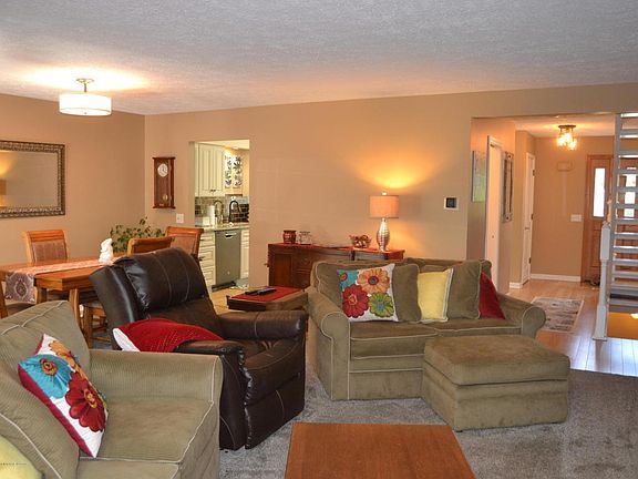 3rd image of 1266 Lakeside Dr