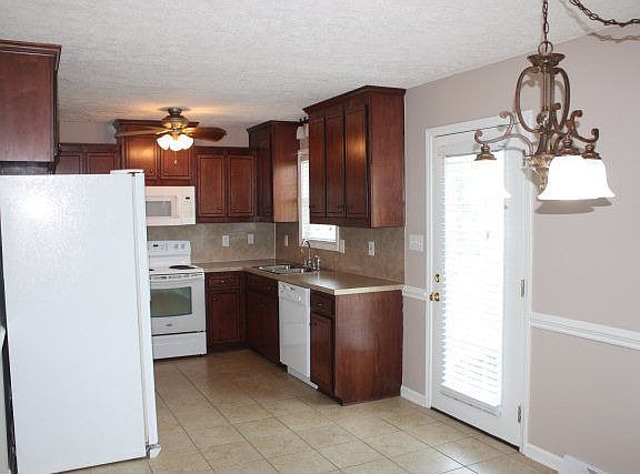 4th image of 110 Parker Pl