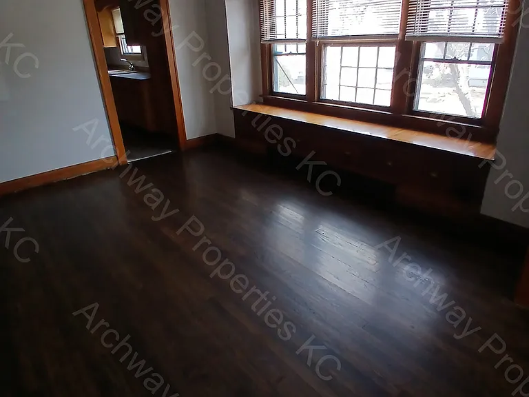 1900 Grandview Blvd — Photo 6