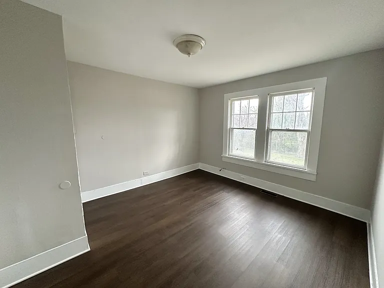1249 Waverly St — Photo 8