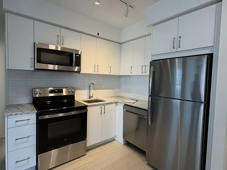 4010 Eglinton Ave W #1022 — Photo 11
