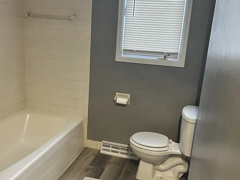 5560 Cresthaven Ln #B — Photo 22