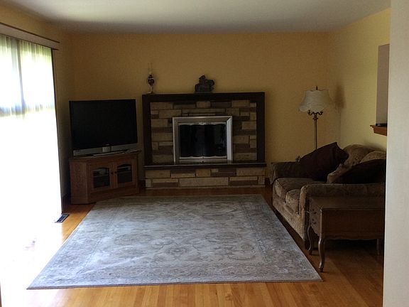 5th image of 16411 Mark Ln