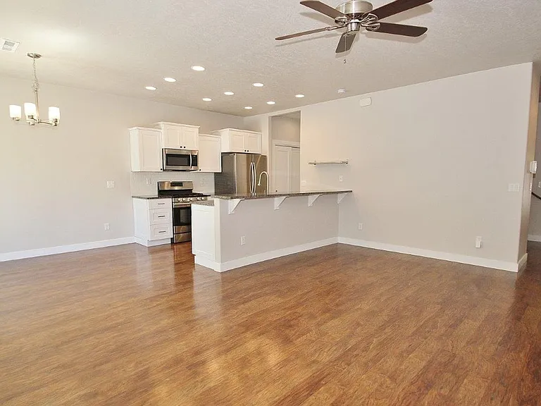 5052 N Alworth St — Photo 6
