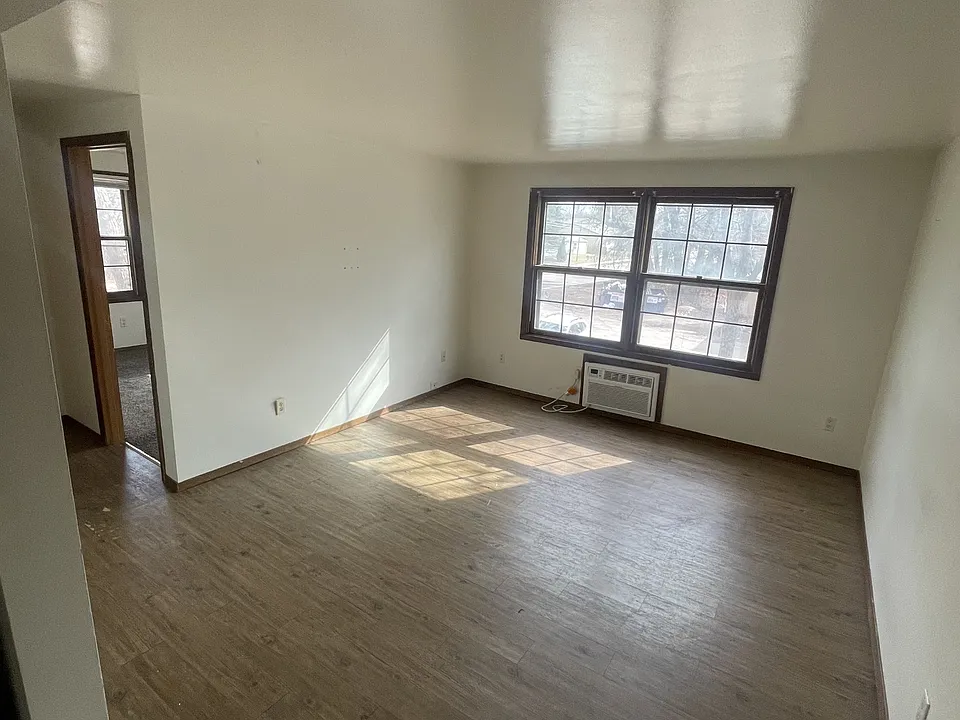 1187 S Waukechon St #8