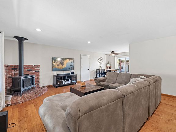3rd image of 21781 Paseo De Los Portales Rd