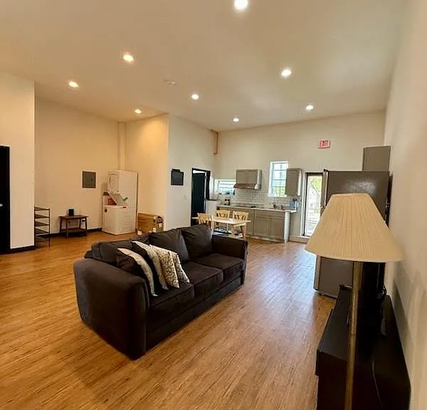 33 W Market St #2A — Photo 3