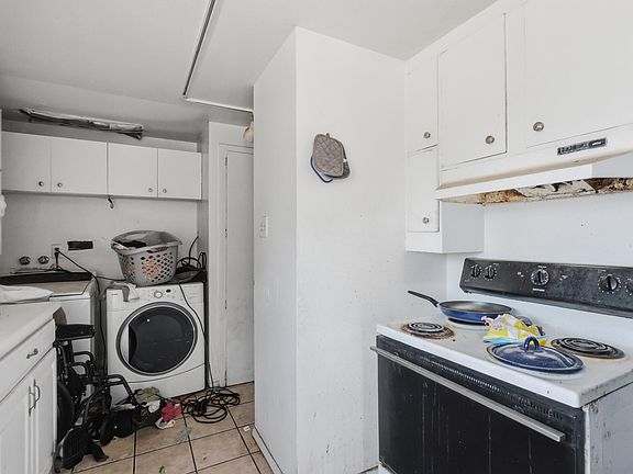5th image of 1025 Muriel St NE