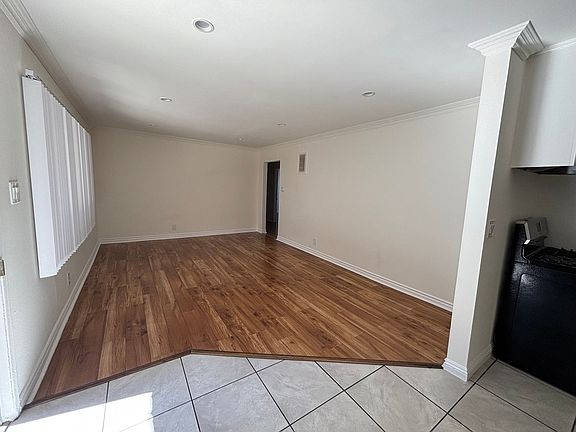 3rd image of 530 E Arbor Vitae St APT 1