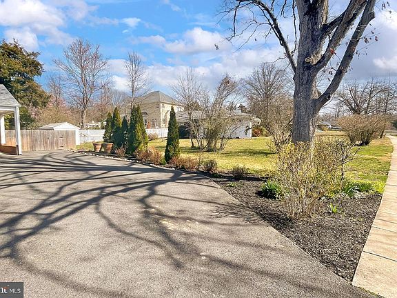 2nd image of 6724 Valley Brook Dr