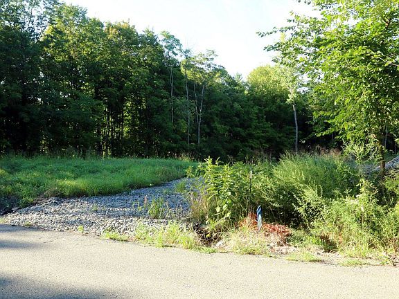3rd image of Rivercrest Rd