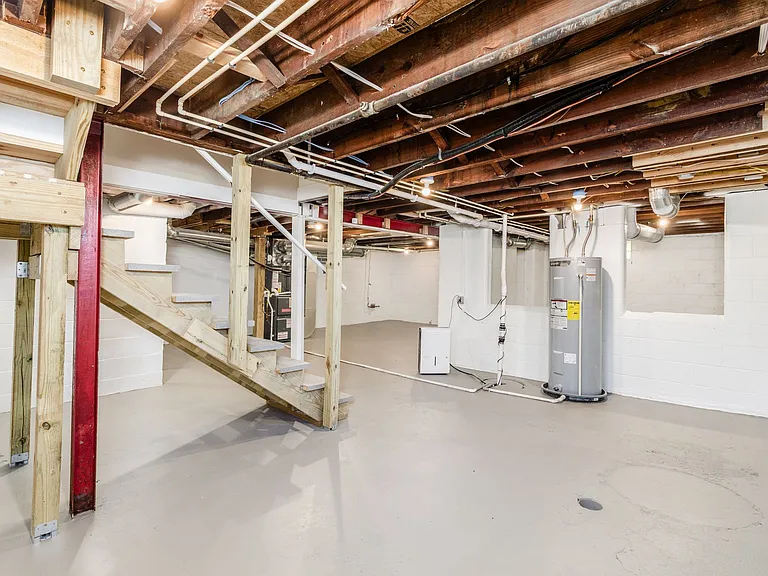2215 Dresden St — Photo 31