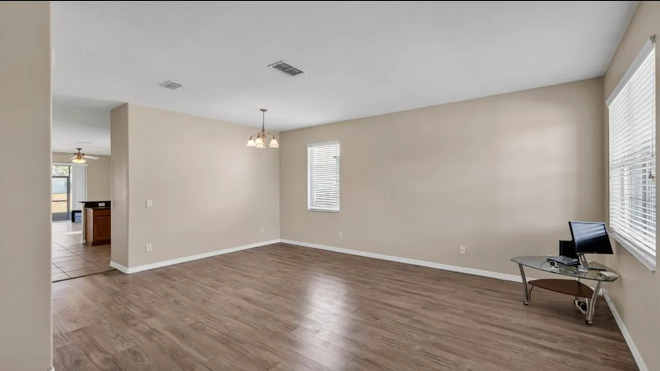 4 bed, 1980 sqft, $2,599 — Photo 3