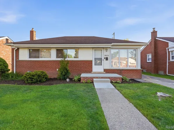 28231 Fountain St, Roseville, MI 48066