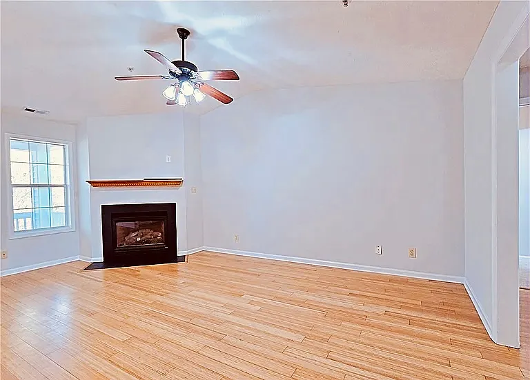 259 Waterdown Dr #11 — Photo 4