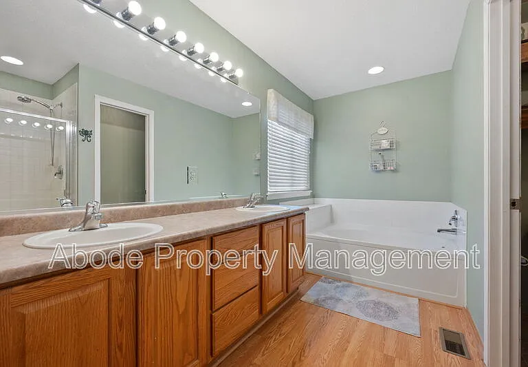 2214 Andrews St — Photo 20