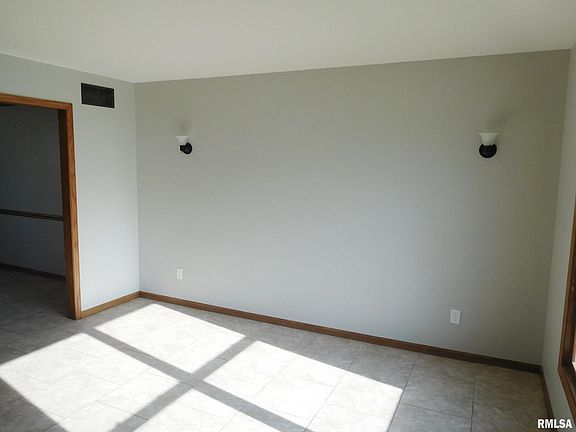2nd image of 6134 N Linwood Ave