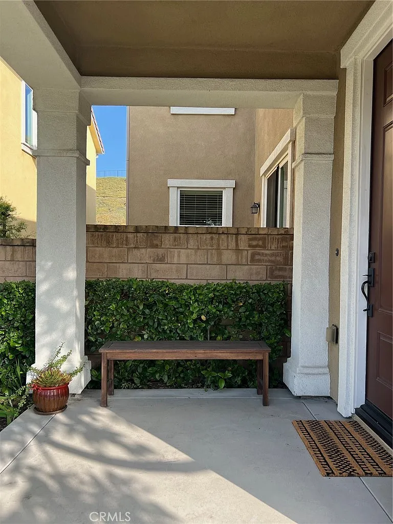 3 bed, 2094 sqft, $4,300 — Photo 2