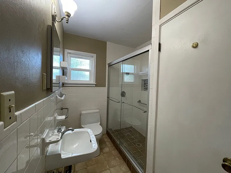 3713 Noble Dr — Photo 22
