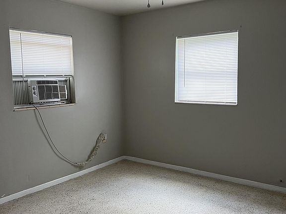 5th image of 4757 Glenwood Ave #35