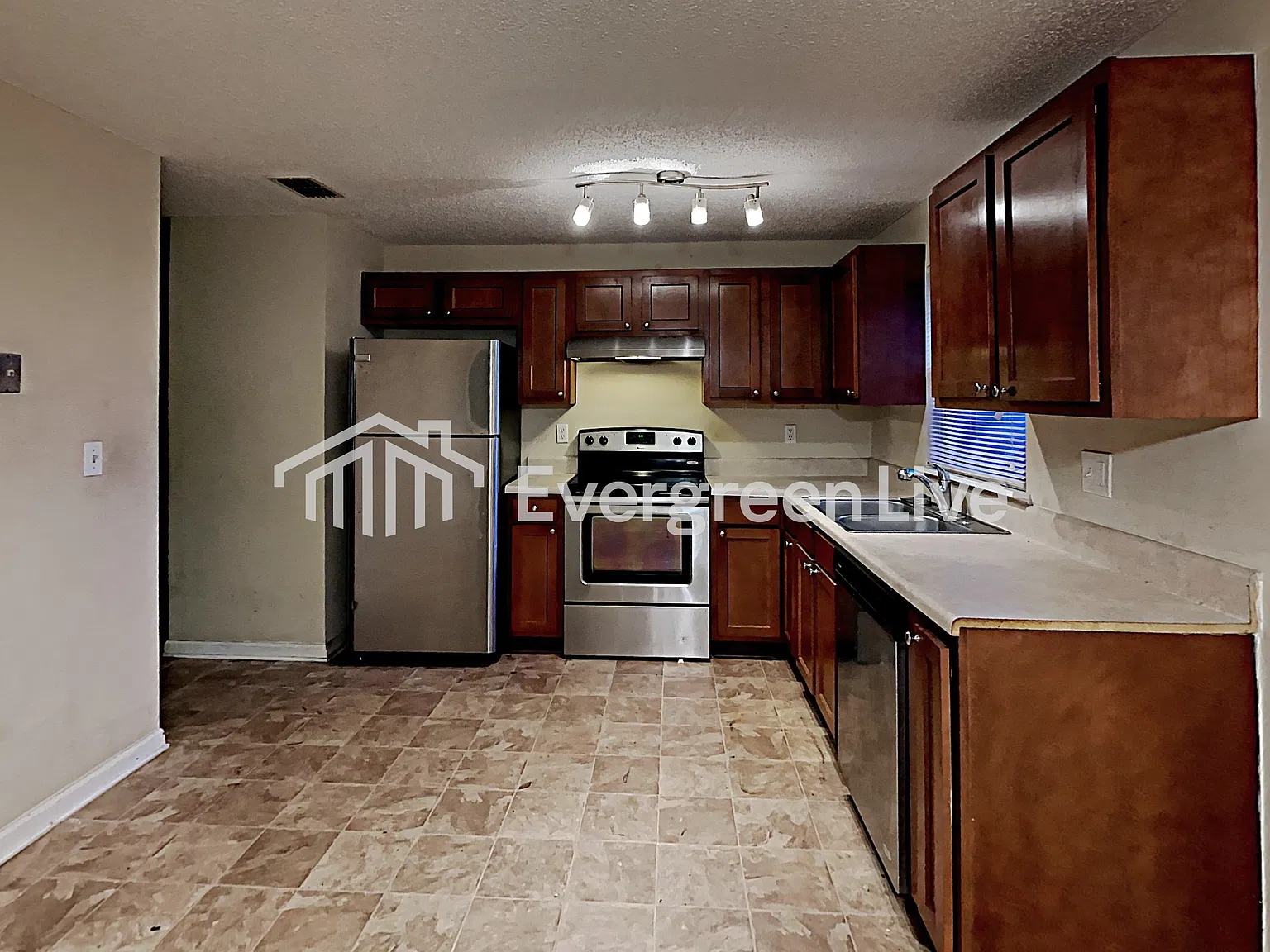 3 bed, 2.0 bath, 1634 sqft, $1,695 — Photo 4