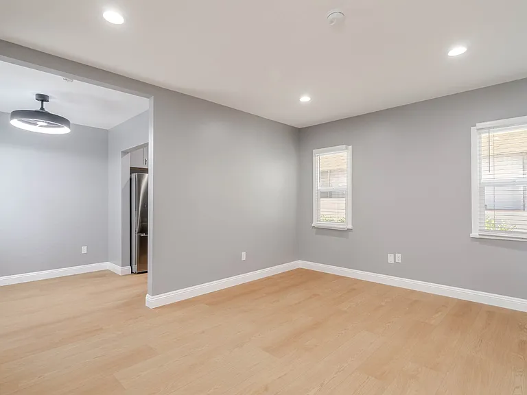 1051 Western Ave #A — Photo 5