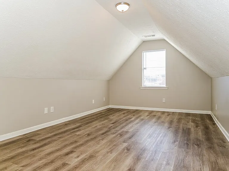 654 Highpoint Way — Photo 15
