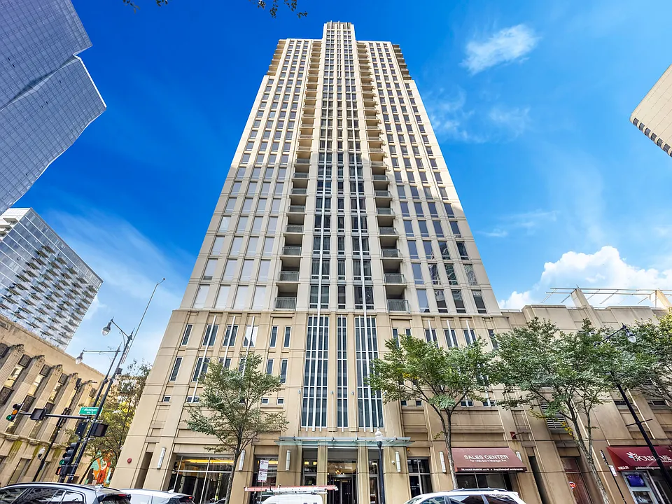 1250 S Michigan Ave #1904