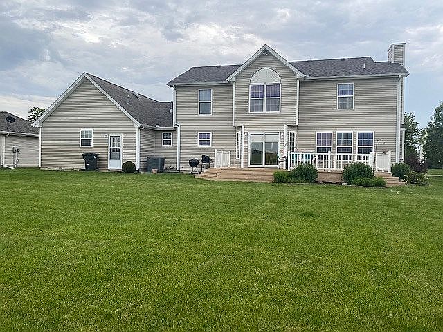 2nd image of 725 Lakeshore Dr