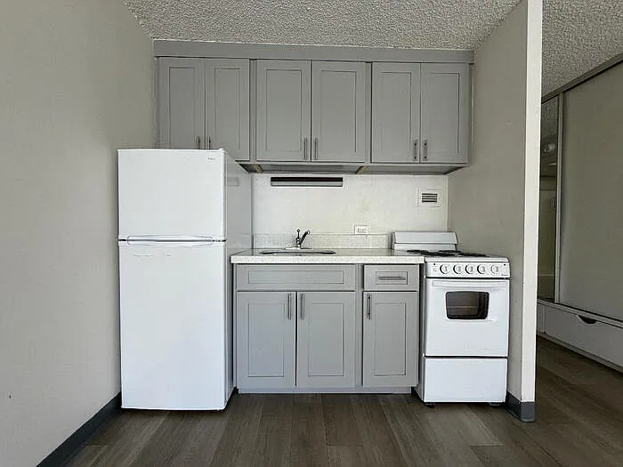 747 Amana St #105 — Photo 3