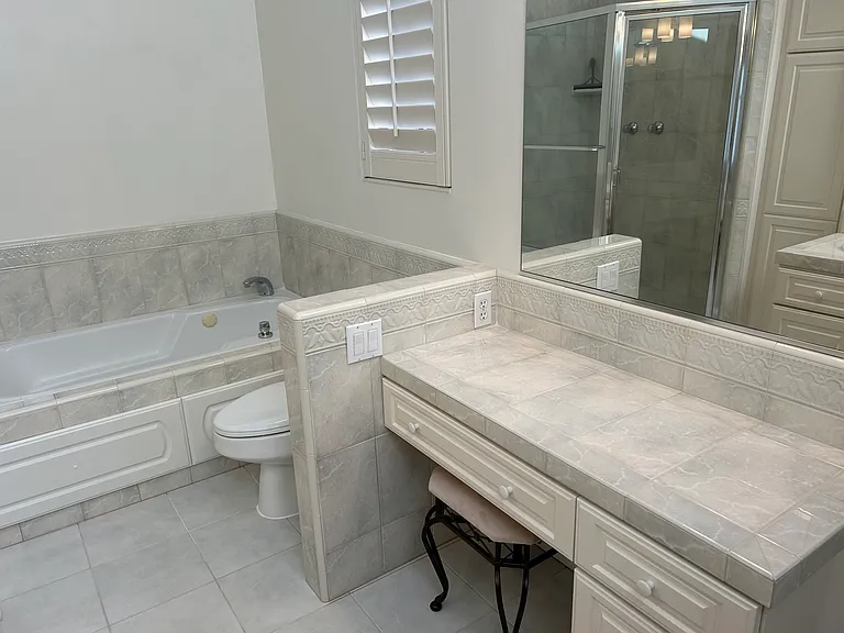 6676 Charing Cross Rd — Photo 14
