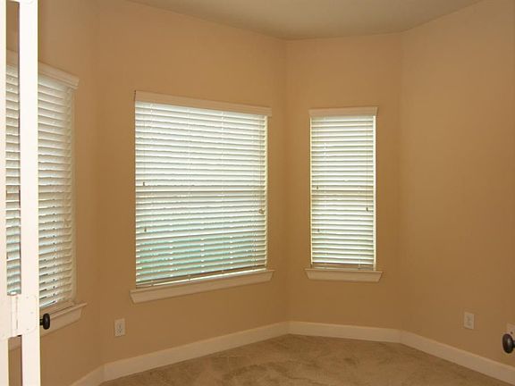 4th image of 106 Hillandale Ct