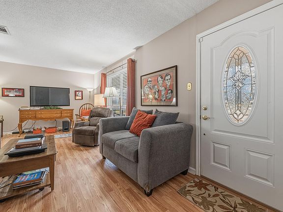 3rd image of 304 S Longfield Ave