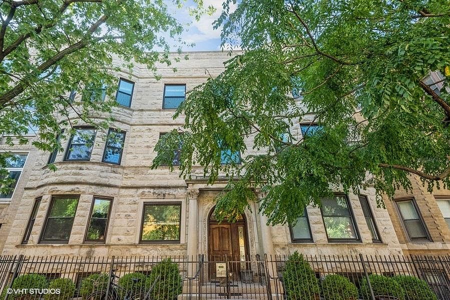 1st image of 4026 N Clarendon Ave APT 3N