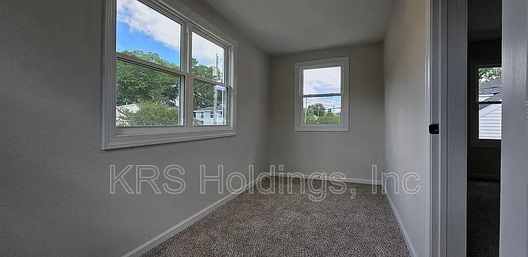 308 Saint James Ave #B — Photo 10