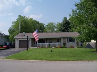 24332 S Valley Dr, Channahon, IL 60410