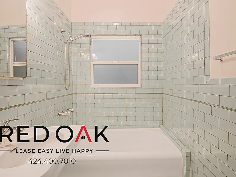 180 S Sycamore Ave #104 — Photo 13