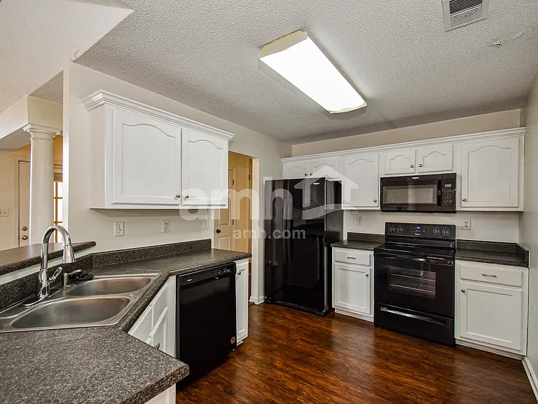 4288 Genevieve Dr — Photo 7