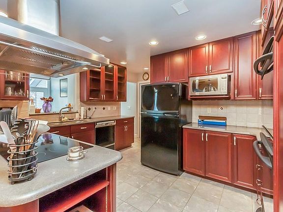 5th image of 925 Westwood Dr NW