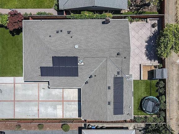 5th image of 1922 Rosswood Dr