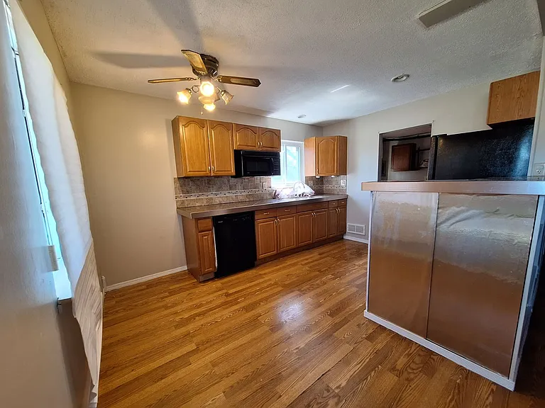 27067 Lawnwood St — Photo 6