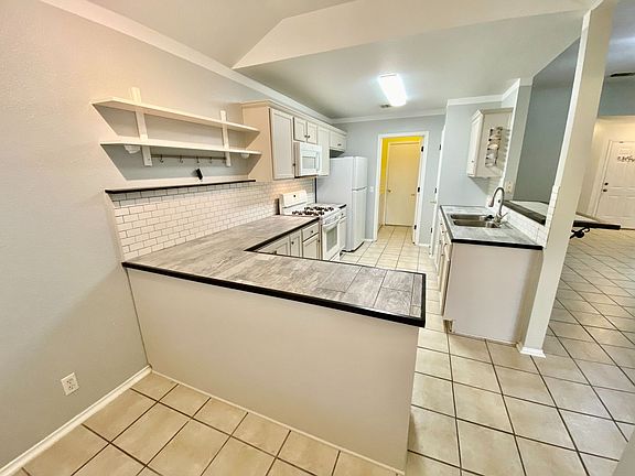 5th image of 140 Llama Loop