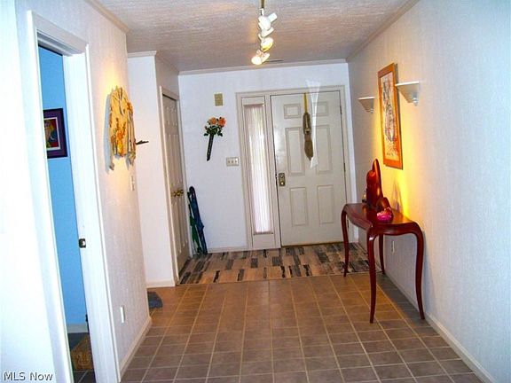 3rd image of 2069 Saxony Dr